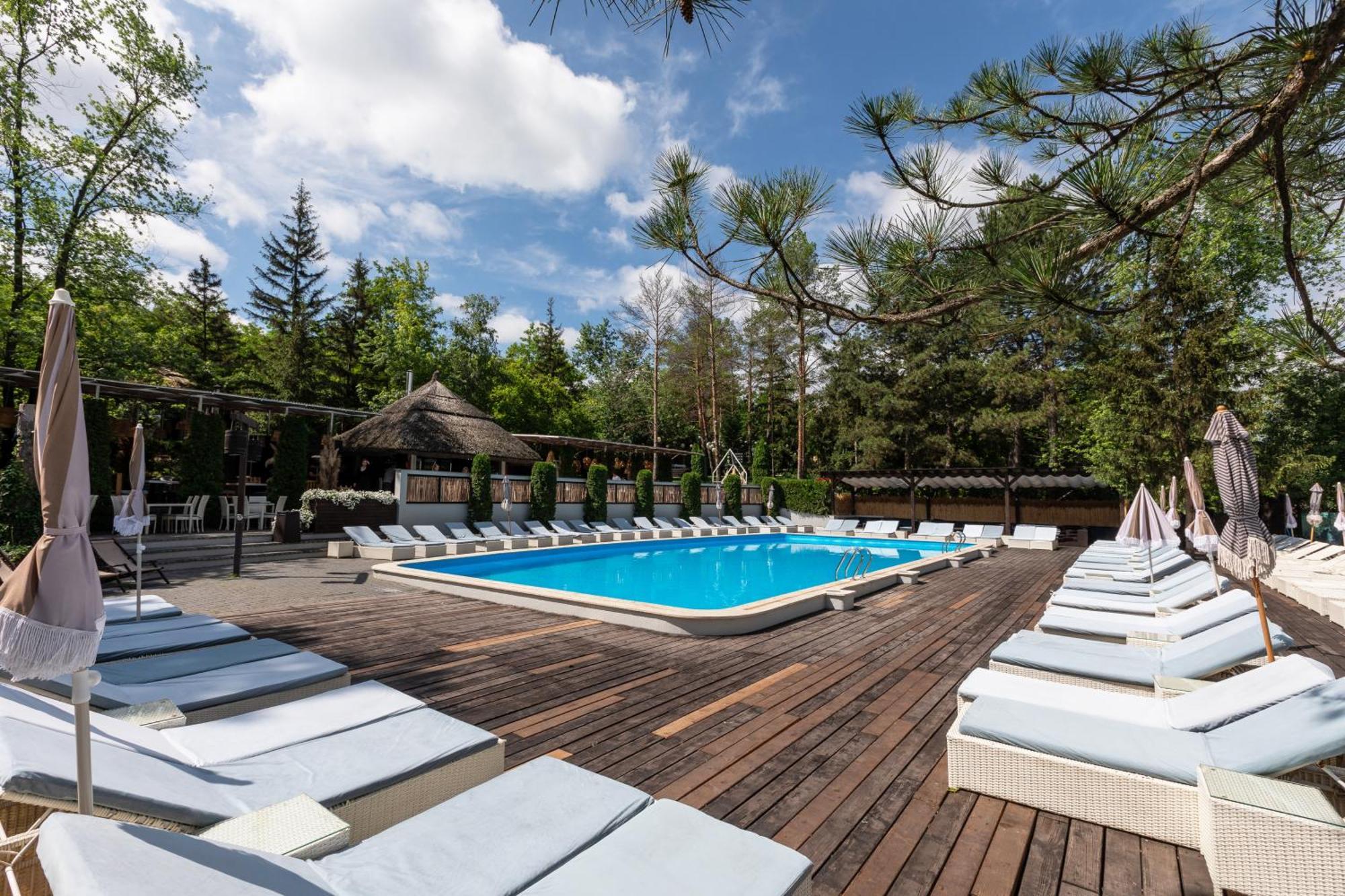 Tree House Relax Park Hotel Chisinau Exterior photo