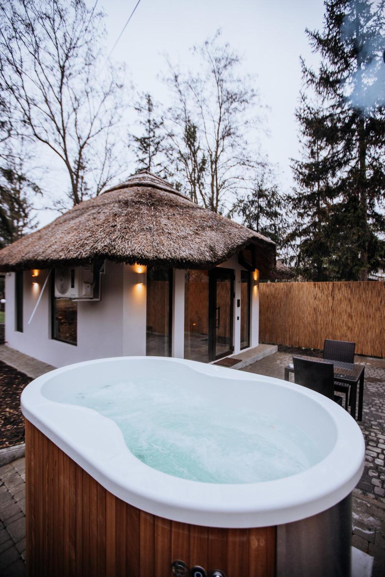 Tree House Relax Park Hotel Chisinau Exterior photo